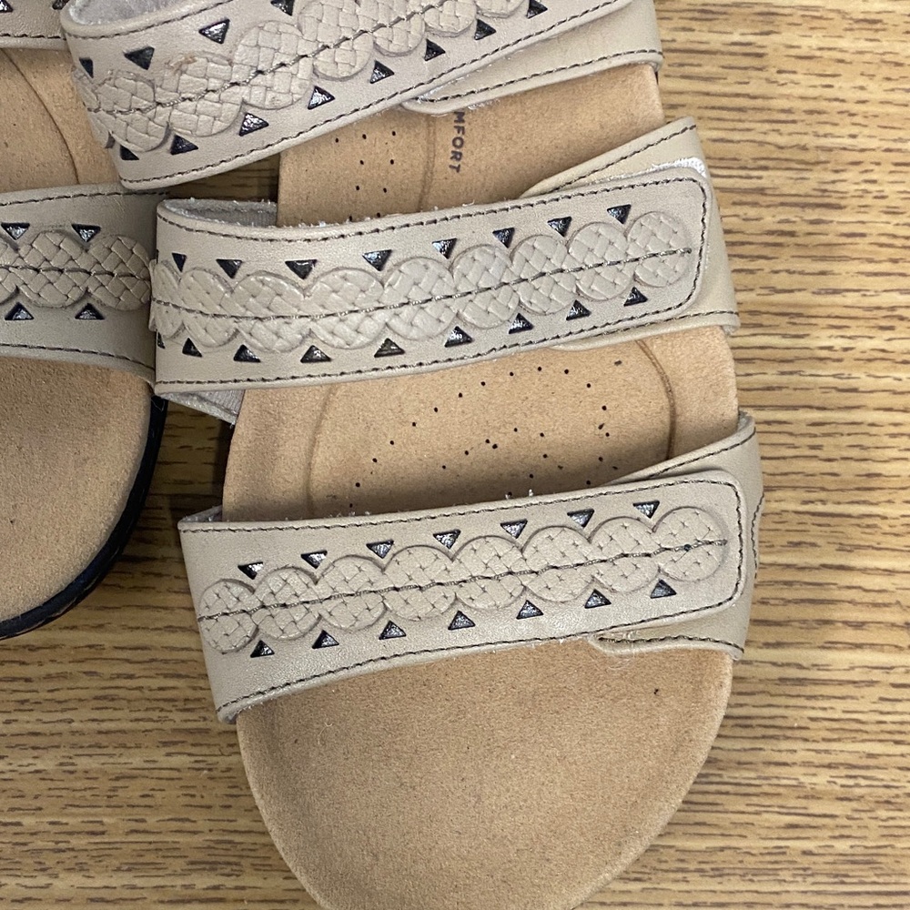 Clarks Women's Tan Strap Sandals - Picture 3 of 7